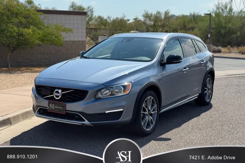 2018 Volvo V60 T5 Cross Country photo 1