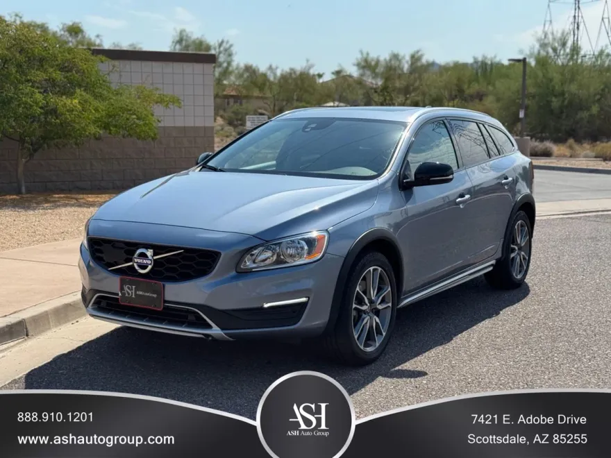 2018 Volvo V60 T5 Cross Country photo 1