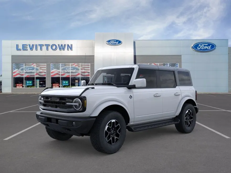 2025 Ford Bronco Outer Banks photo 1