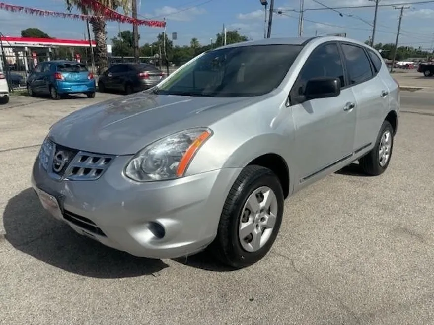 2014 Nissan Rogue Select photo 1