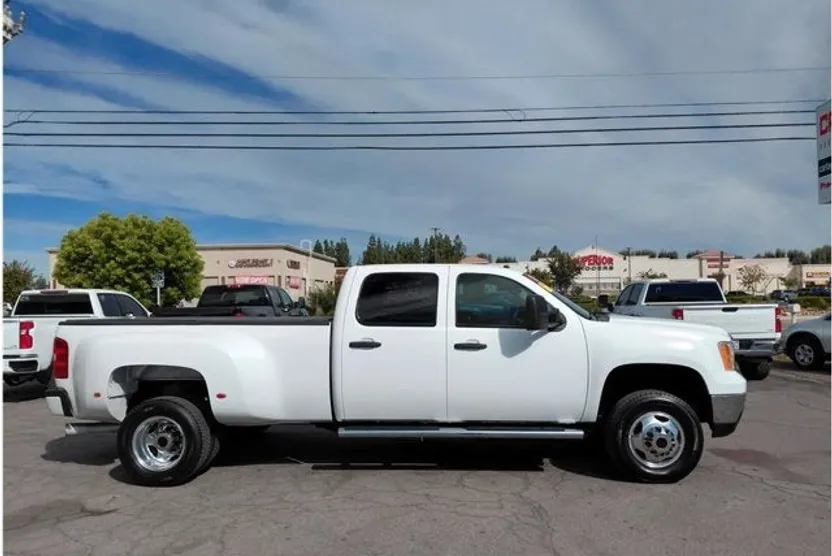 2012 Gmc Sierra SLE photo 1