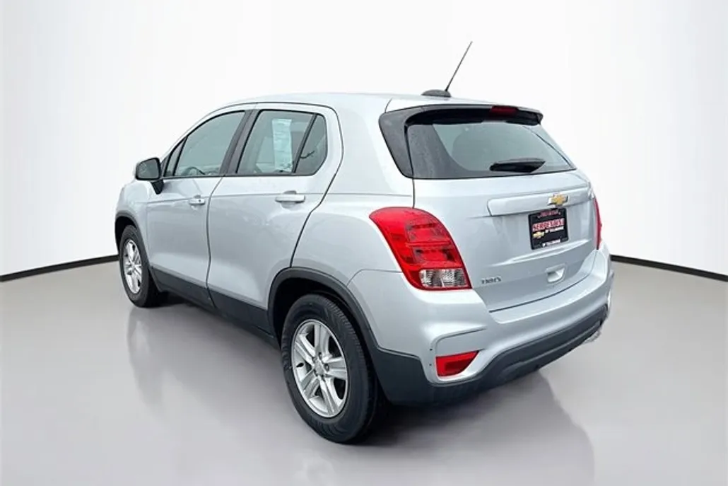 2020 Chevrolet Trax LS photo 1