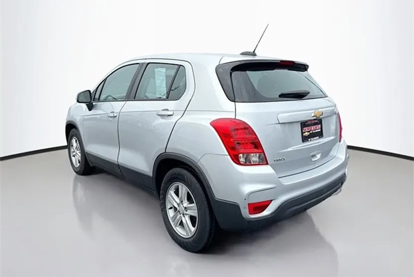 2020 Chevrolet Trax LS photo 1