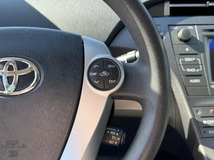 2015 Toyota Prius Plug-in Hybrid Advanced photo 22