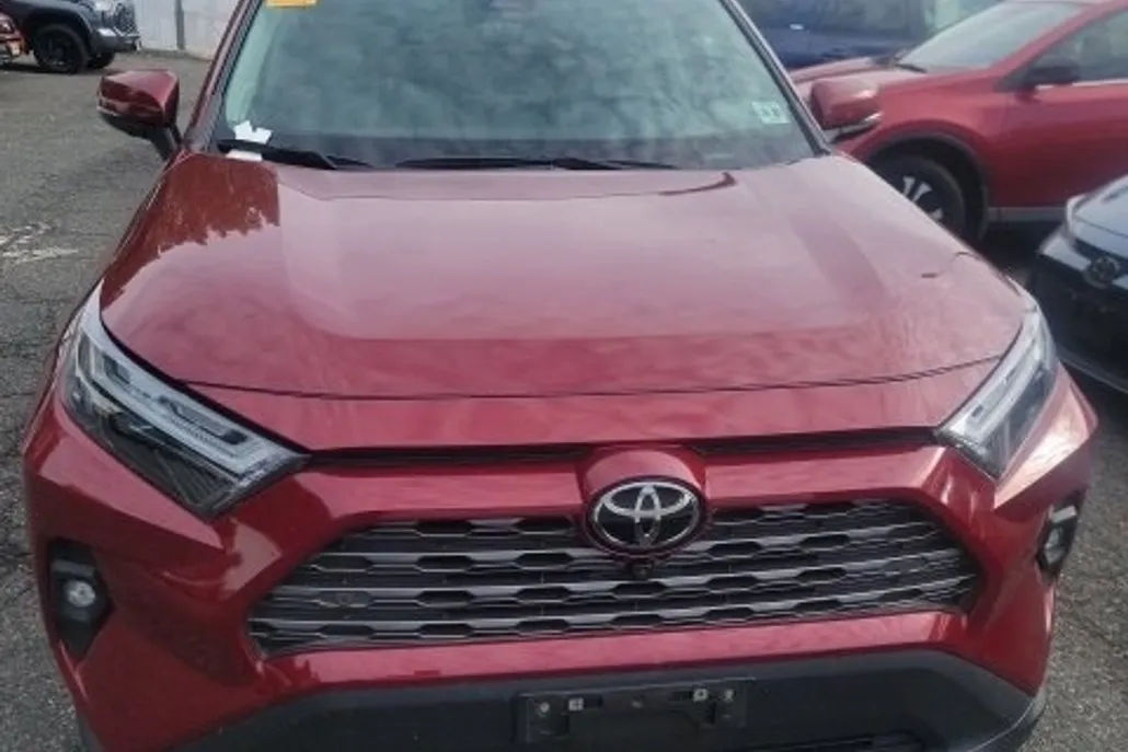 2022 Toyota RAV4 Limited photo 1