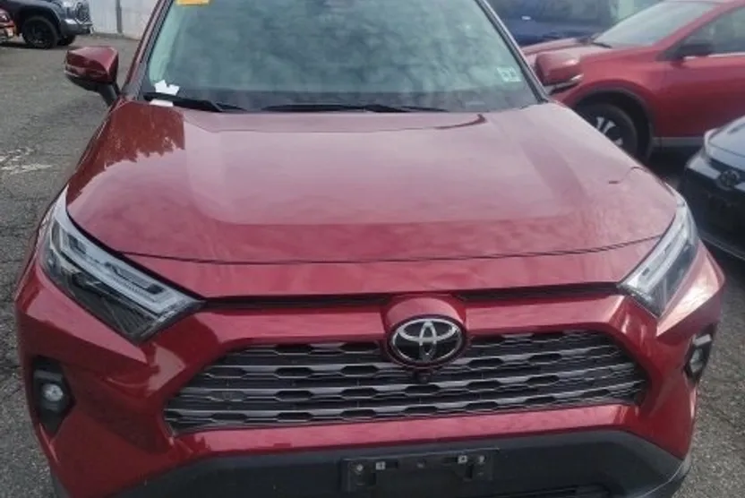 2022 Toyota RAV4 Limited photo 1
