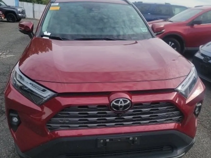 2022 Toyota RAV4 Limited photo 1
