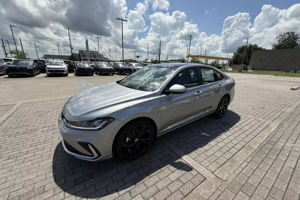 2025 Volkswagen Jetta 1.5T SE photo 1