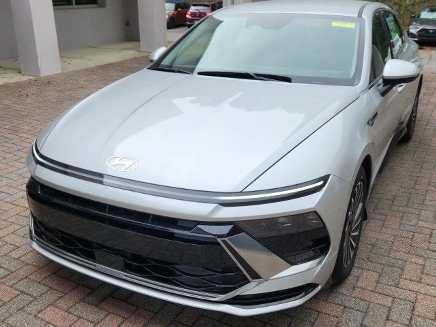 2025 Hyundai Sonata Hybrid SEL photo 1