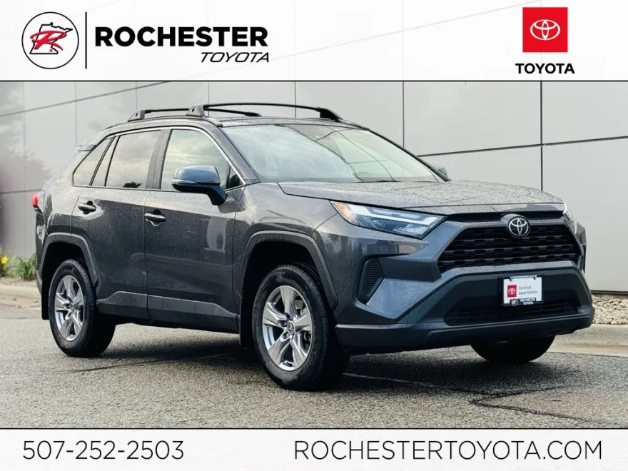 2024 Toyota RAV4 XLE photo 1