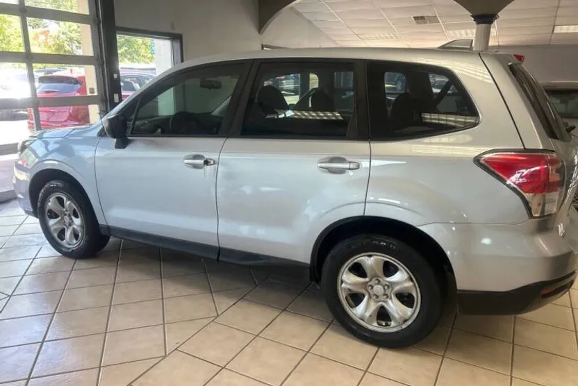 2017 Subaru Forester 2.5i photo 1
