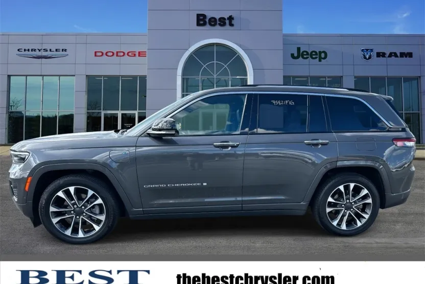 2023 Jeep Cherokee Overland 4xe photo 1