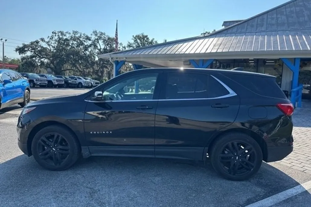 2020 Chevrolet Equinox LT photo 1