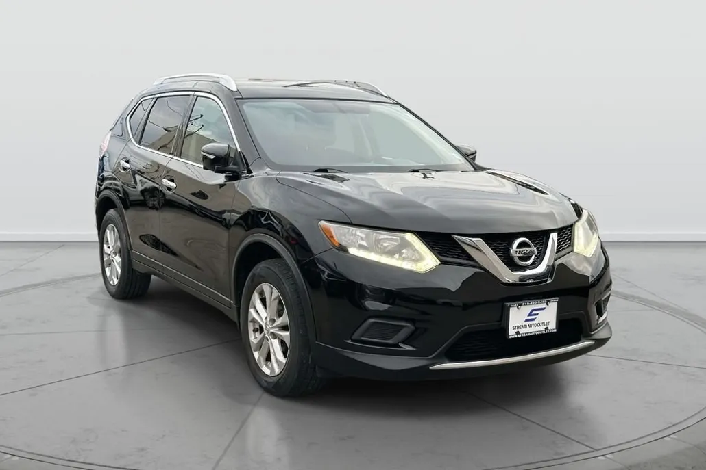 2015 Nissan Rogue SV photo 1