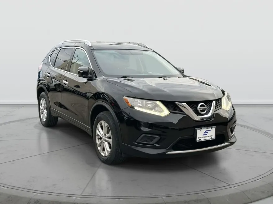 2015 Nissan Rogue SV photo 1
