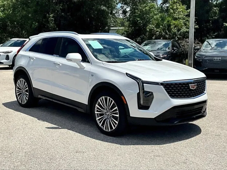 2024 Cadillac XT4 Premium Luxury photo 1
