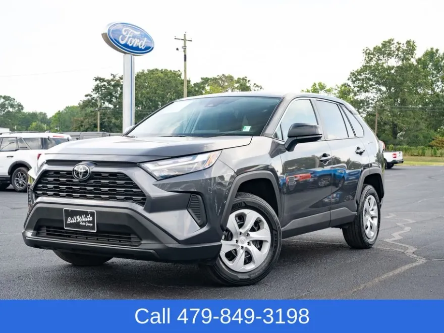 2024 Toyota RAV4 LE photo 1
