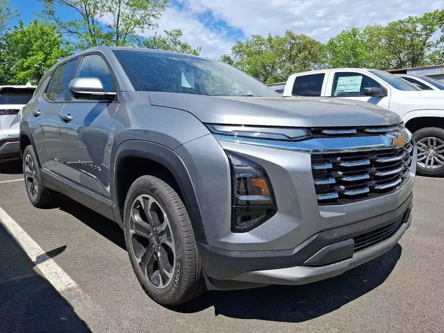 2026 Chevrolet Equinox LT photo 1
