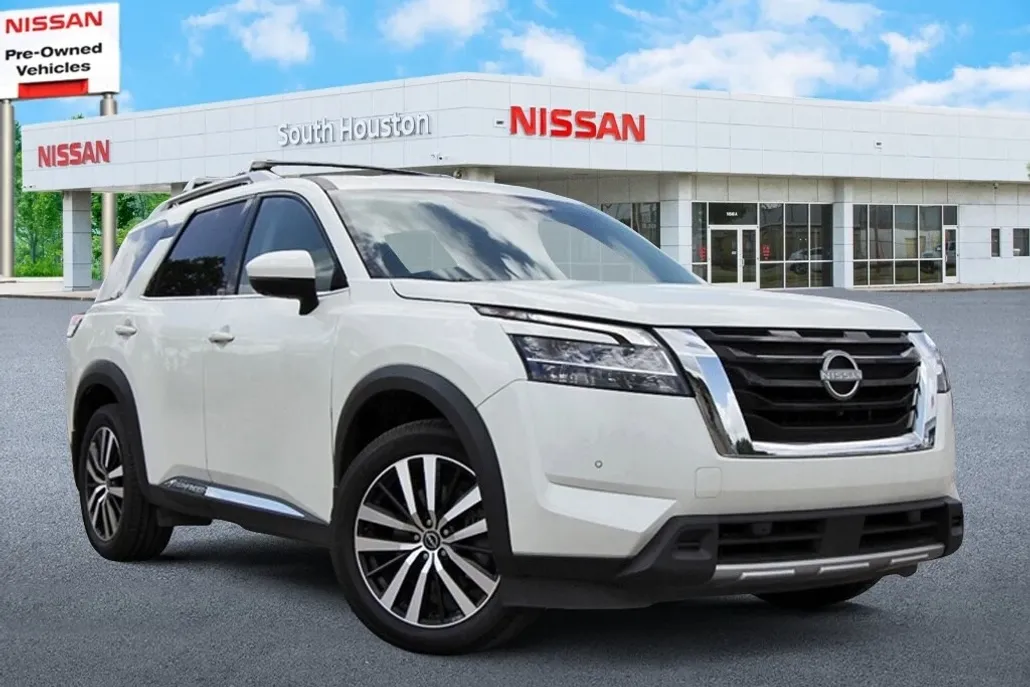 2023 Nissan Pathfinder Platinum photo 1