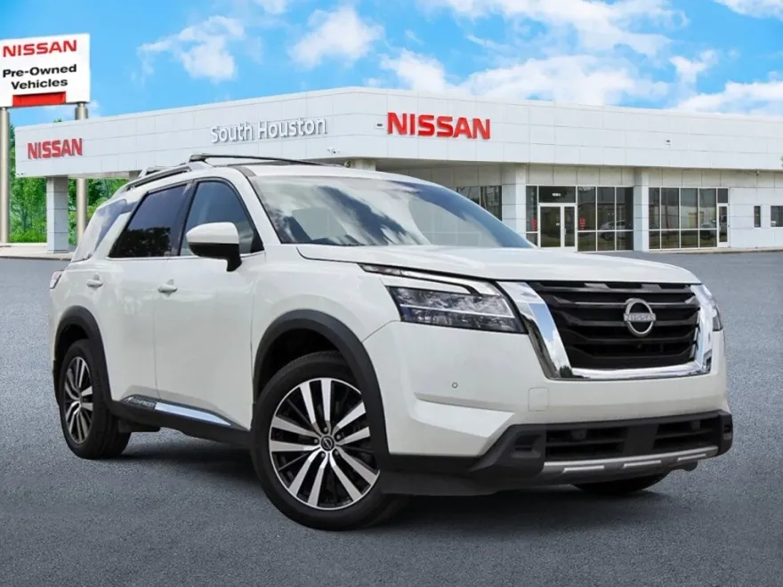 2023 Nissan Pathfinder Platinum photo 1
