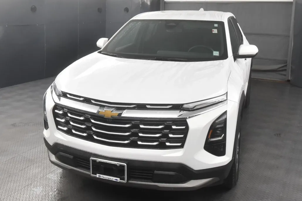 2025 Chevrolet Equinox LT photo 1
