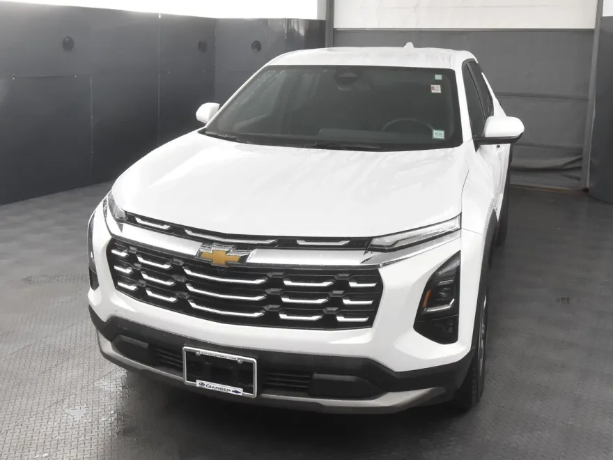 2025 Chevrolet Equinox LT photo 1