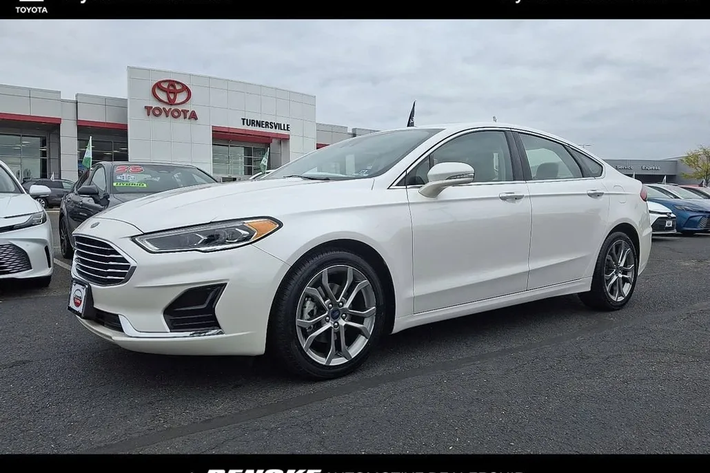 2019 Ford Fusion SEL photo 1