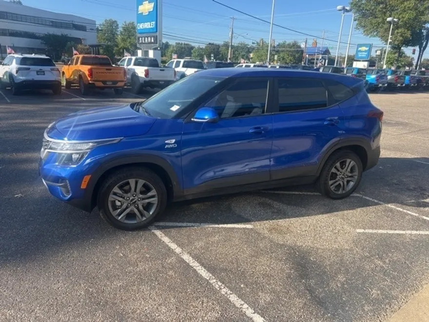 2023 Kia Seltos LX photo 1