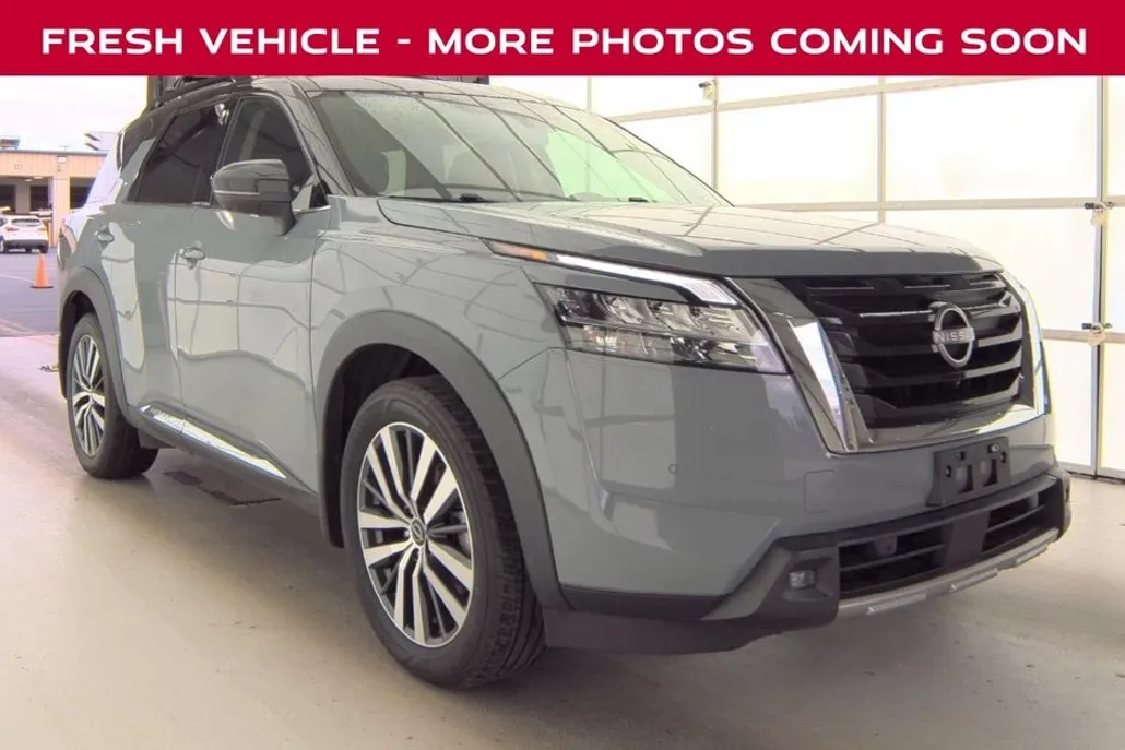 2022 Nissan Pathfinder Platinum photo 1