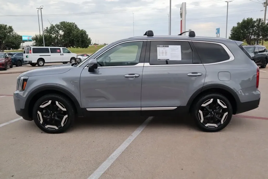 2024 Kia Telluride S photo 1