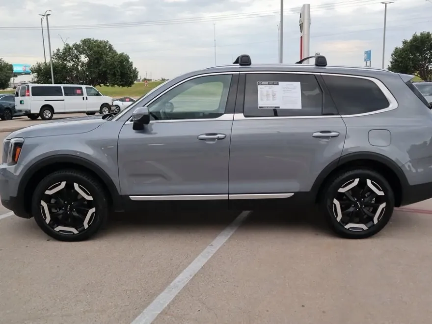 2024 Kia Telluride S photo 1