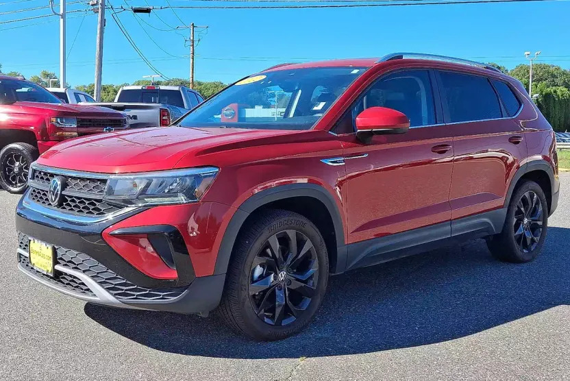 2022 Volkswagen Taos SE photo 1