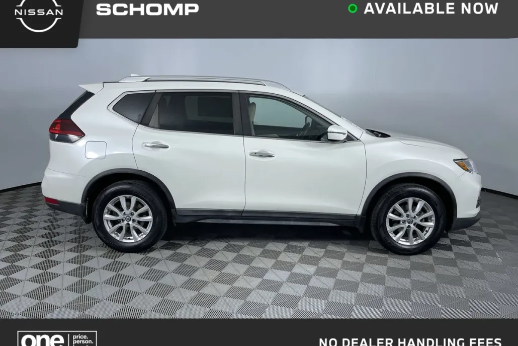 2018 Nissan Rogue SV photo 1