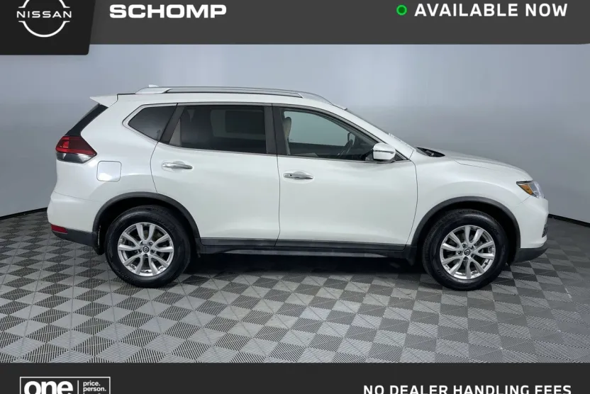 2018 Nissan Rogue SV photo 1