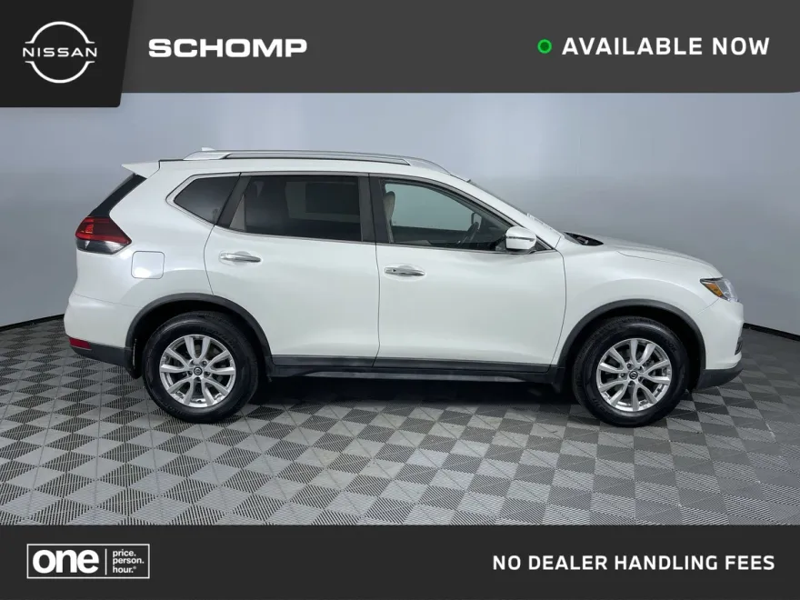 2018 Nissan Rogue SV photo 1