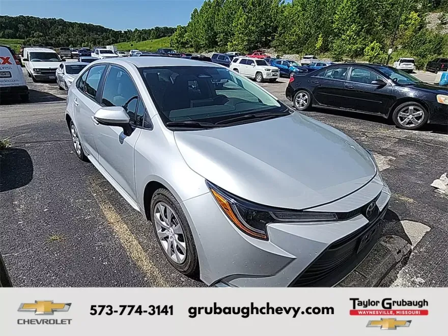 2024 Toyota Corolla LE photo 1