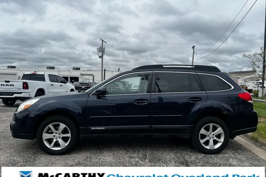 2013 Subaru Outback 2.5i Premium photo 1