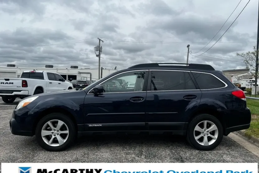2013 Subaru Outback 2.5i Premium photo 1