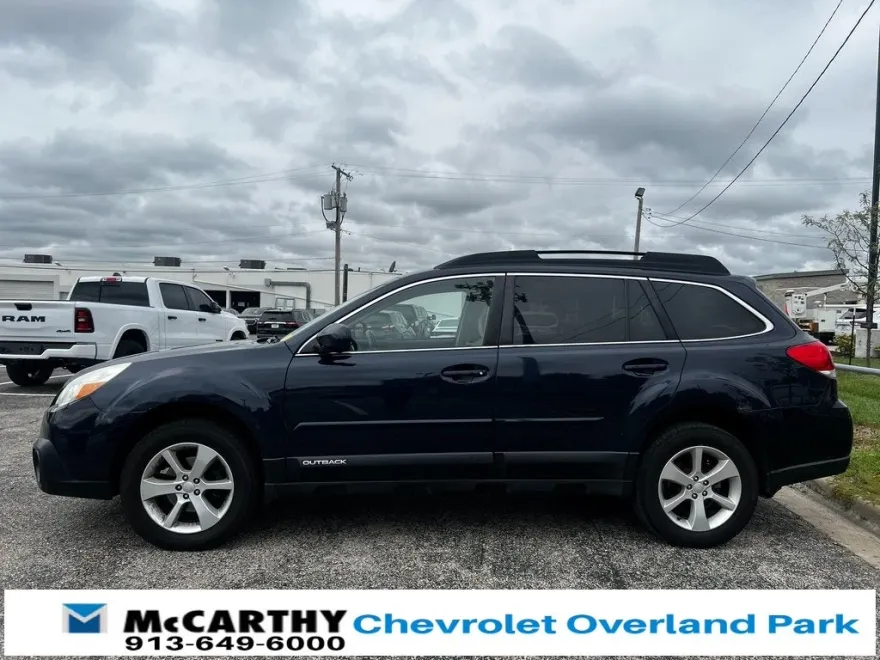 2013 Subaru Outback 2.5i Premium photo 1