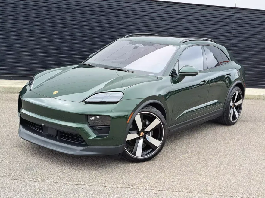 2024 Porsche Macan Electric 4 photo 1