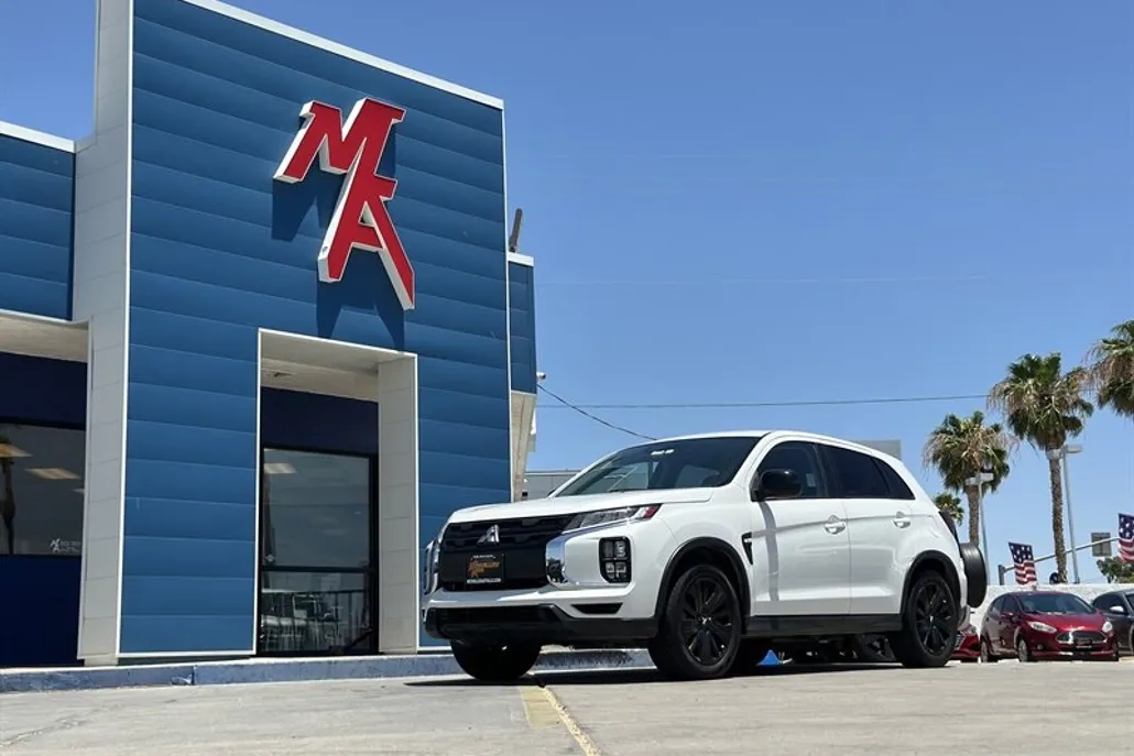 2021 Mitsubishi Outlander Sport LE photo 1