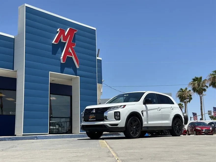 2021 Mitsubishi Outlander Sport LE photo 1