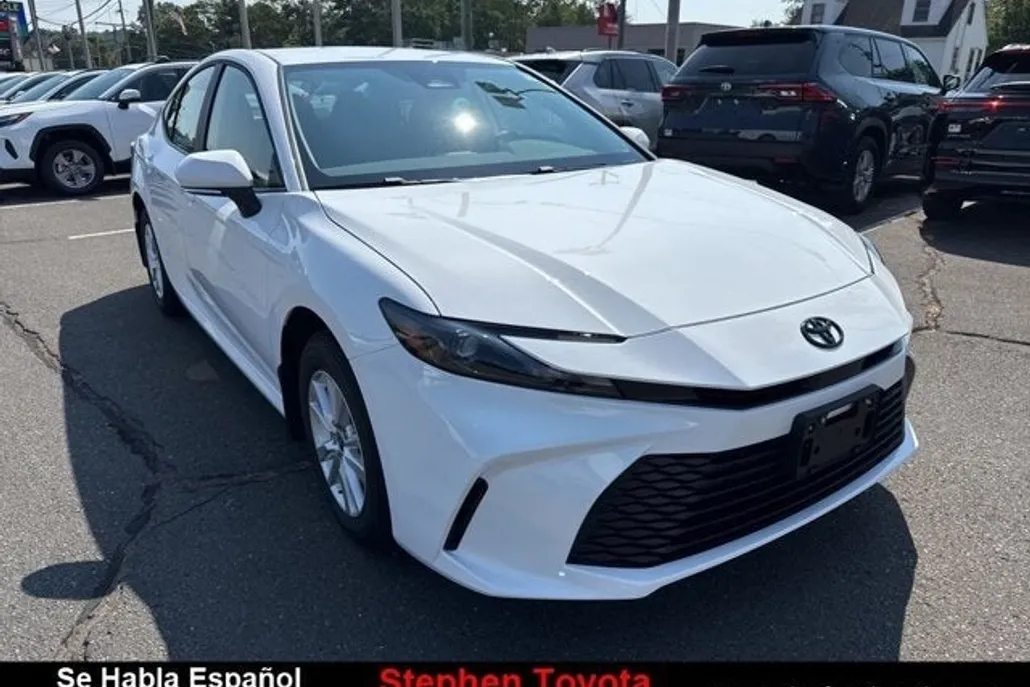 2025 Toyota Camry LE photo 1