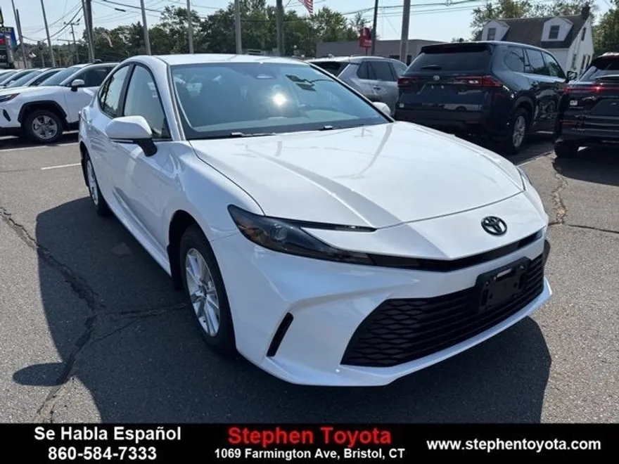 2025 Toyota Camry LE photo 1