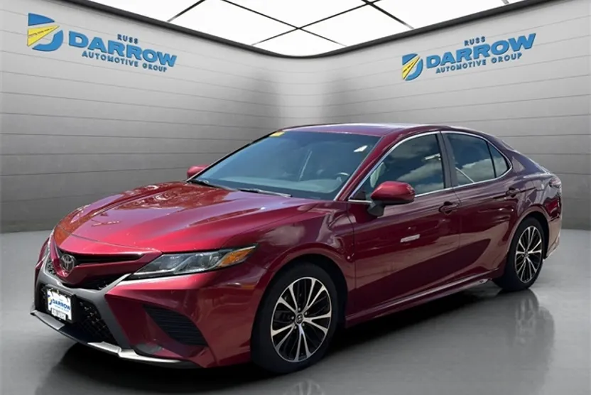 2018 Toyota Camry SE photo 1