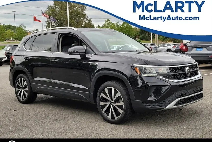 2023 Volkswagen Taos SE photo 1