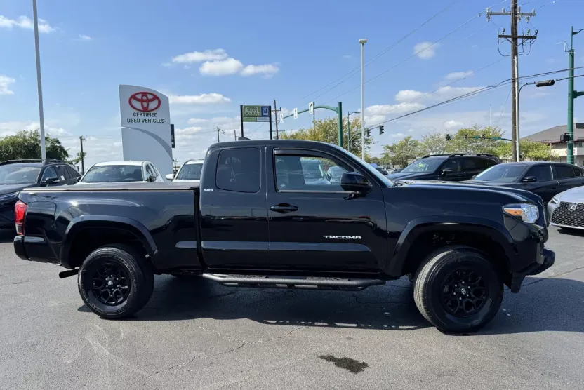 2022 Toyota Tacoma SR5 V6 photo 1