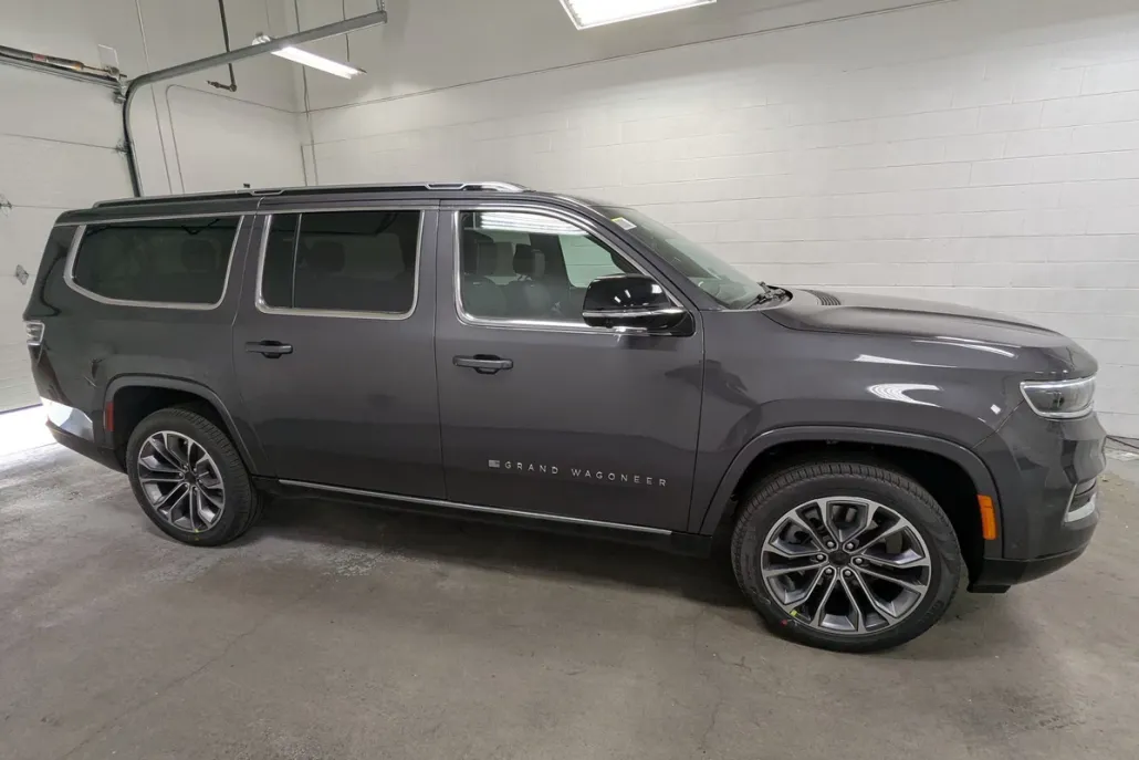 2025 Jeep Grand Wagoneer L III photo 1
