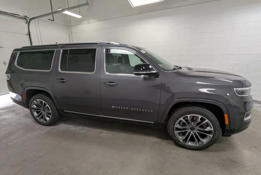 2025 Jeep Grand Wagoneer L III photo 1