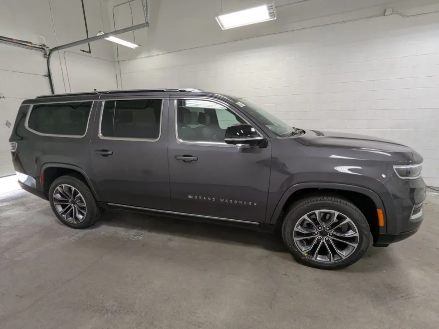 2025 Jeep Grand Wagoneer L III photo 1